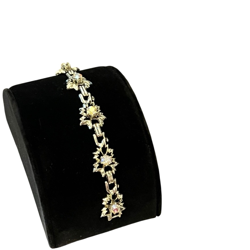 Vintage Silver Tone Rhinestone Bracelet 8" Floral Or Snowflake Shaped Glam